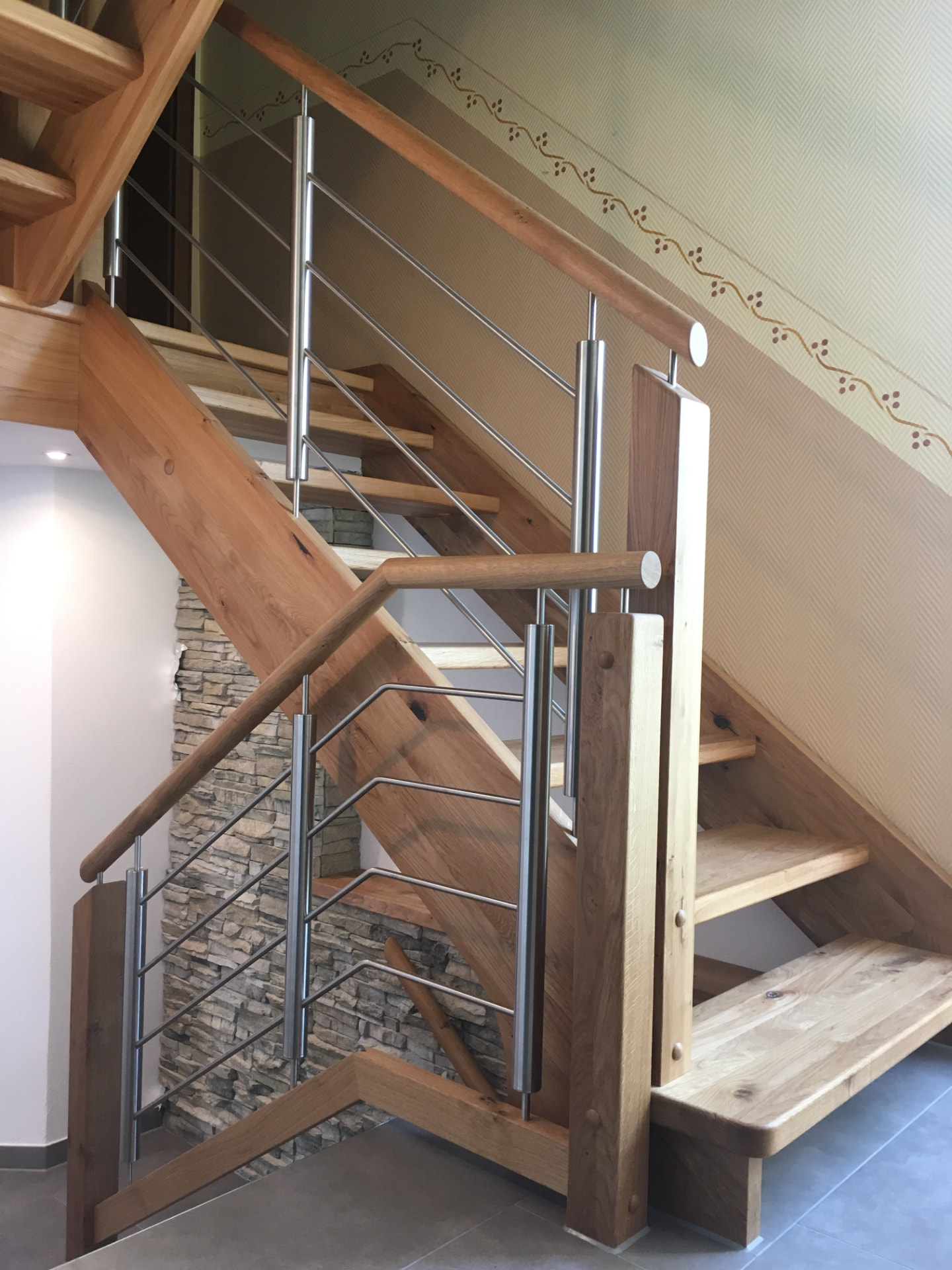 Treppe mit Glas und Stahl